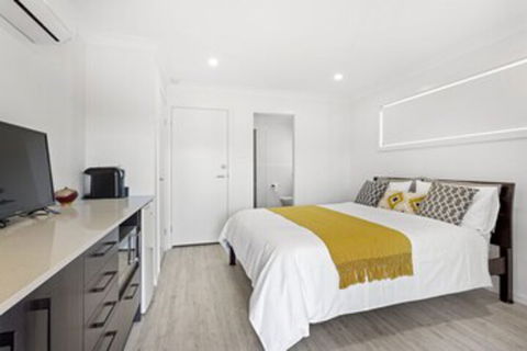 Dolphin Studio Apartment 1a Ocean Street - Holiday Adelaide 0