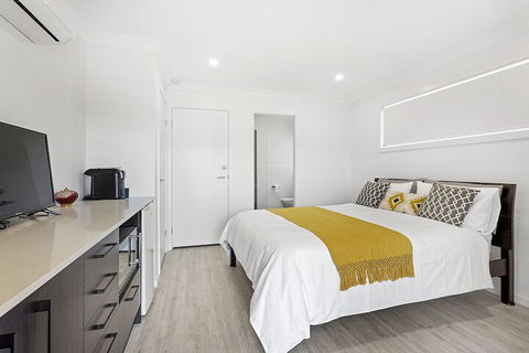 Dolphin Studio Apartment 1a Ocean Street - Holiday Adelaide 6