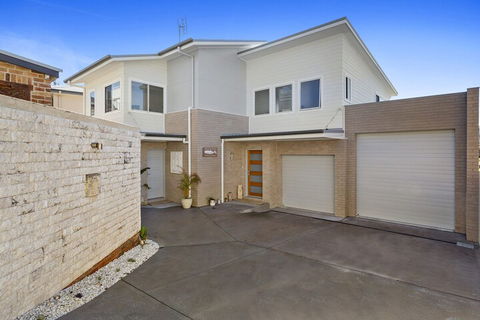 Dolphin Studio Apartment 1a Ocean Street - Holiday Adelaide 1