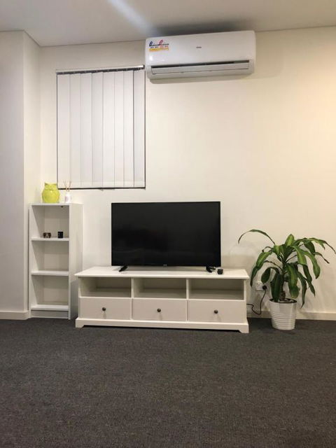 Modern Apartment In Liverpool CBD - Holiday Adelaide 6