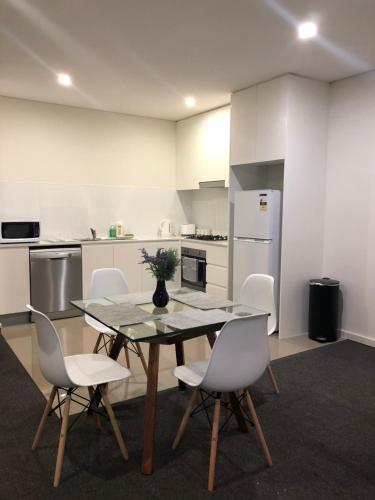 Modern Apartment In Liverpool CBD - Holiday Adelaide 1