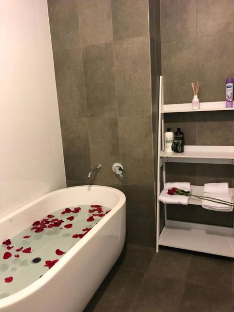 Modern Apartment In Liverpool CBD - Holiday Adelaide 3