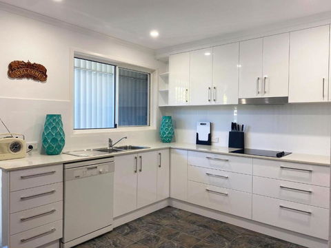 Woorim Secluded Palms Cottage - Holiday Adelaide 2