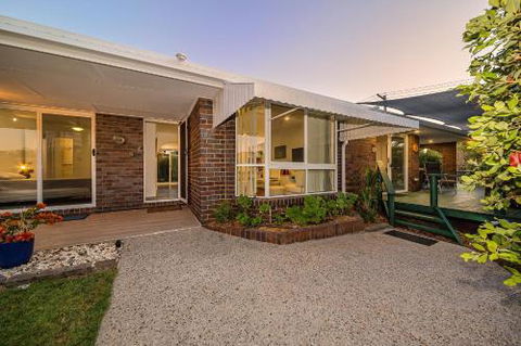 Woorim Secluded Palms Cottage - Holiday Adelaide 1
