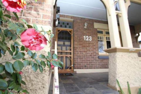 123 Hill St. Heart Of Orange Double Brick - Holiday Adelaide 0