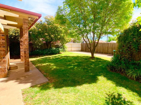 123 Hill St. Heart Of Orange Double Brick - Holiday Adelaide 4
