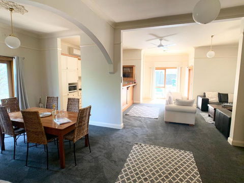 123 Hill St. Heart Of Orange Double Brick - Holiday Adelaide 7