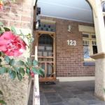 123 Hill St. Heart Of Orange Double Brick - Holiday Adelaide 1