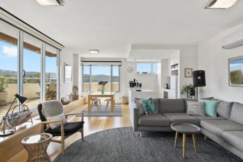 POINT GREY APARTMENT ONE VIEWPOINT - Holiday Adelaide 5