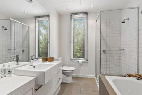POINT GREY APARTMENT ONE VIEWPOINT - Holiday Adelaide 6
