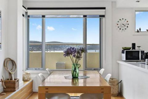 POINT GREY APARTMENT ONE VIEWPOINT - Holiday Adelaide 4