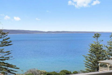 POINT GREY APARTMENT ONE VIEWPOINT - Holiday Adelaide 0