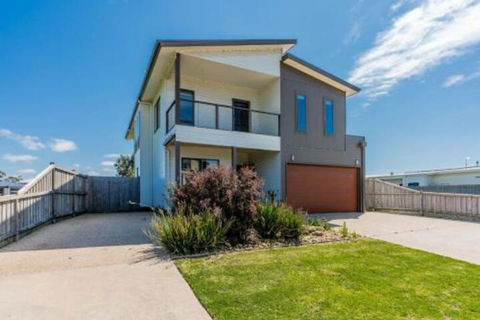 SURFSIDE LAKEVIEWS FREE WIFI - Holiday Adelaide 0