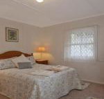Hollyoak Cottage delightful ducks  doileys - Holiday Adelaide
