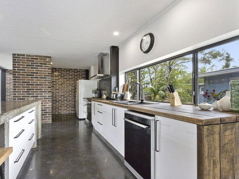 Horizons At Currarong Architecturally Designed Beach House - Holiday Adelaide 1