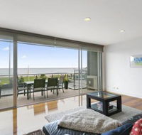 LOUTTIT BAY APARTMENT 1 Free wifi ocean views  the ultimate location - Holiday Adelaide