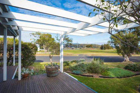 Kesla Beach House - Holiday Adelaide 4