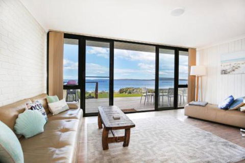 Azure Absolute Beachfront Pet Friendly - Holiday Adelaide 7