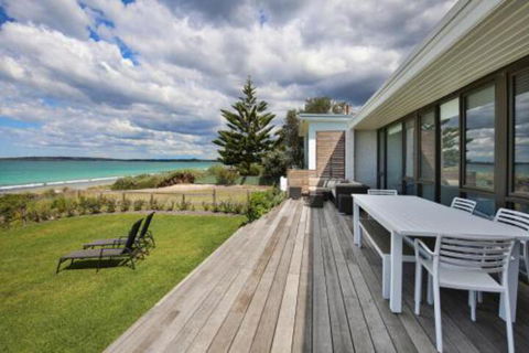 Azure Absolute Beachfront Pet Friendly - Holiday Adelaide 0