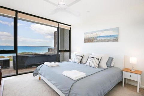 Azure Absolute Beachfront Pet Friendly - Holiday Adelaide 6