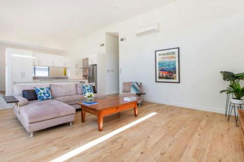 PALM COURT RETREAT MORNINGTON - Holiday Adelaide 4