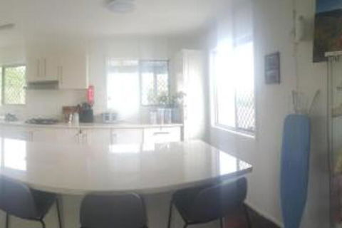 Highland House - Holiday Adelaide 5
