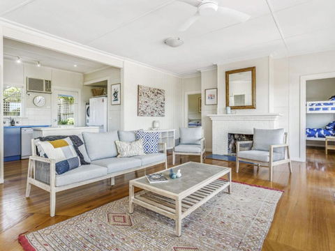 KIMBERLEY McCRAE - Holiday Adelaide 4