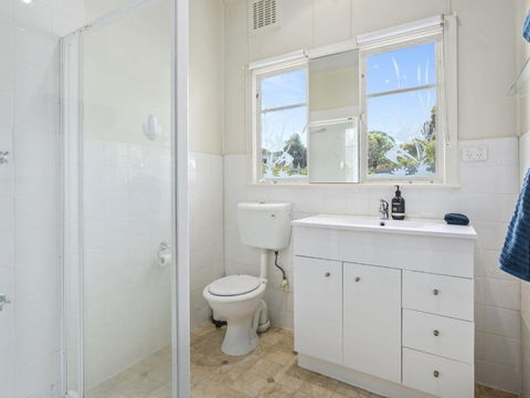 KIMBERLEY McCRAE - Holiday Adelaide 6