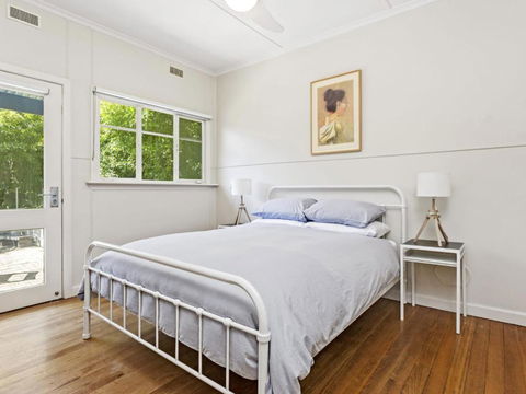 KIMBERLEY McCRAE - Holiday Adelaide 2