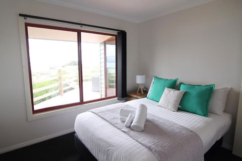 DOLPHIN LOOKOUT COTTAGE Amazing Views Of The Bay Of Fires - Holiday Adelaide 5