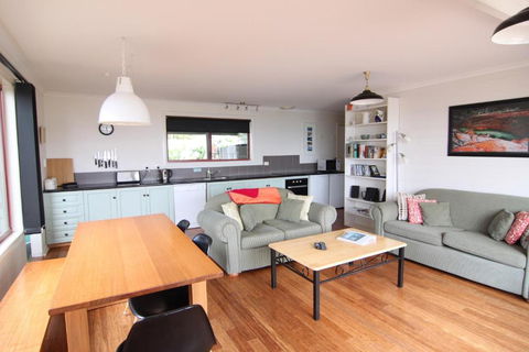 DOLPHIN LOOKOUT COTTAGE Amazing Views Of The Bay Of Fires - Holiday Adelaide 6