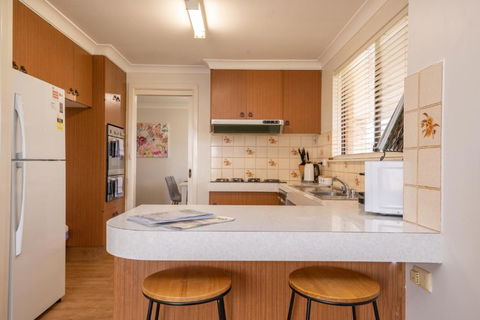 42 Rosemary Lane Â· Central Orange Spacious Family Home Quiet Lane - Holiday Adelaide 4