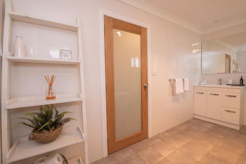 42 Rosemary Lane Â· Central Orange Spacious Family Home Quiet Lane - Holiday Adelaide 7