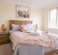 42 Rosemary Lane  Central Orange Spacious Family Home Quiet Lane - Holiday Adelaide