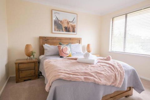 42 Rosemary Lane Â· Central Orange Spacious Family Home Quiet Lane - Holiday Adelaide 0