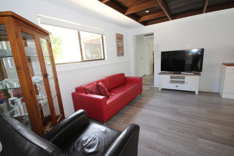 Boambee Hideaway - Holiday Adelaide 3