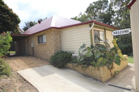 Boambee Hideaway - Holiday Adelaide 1