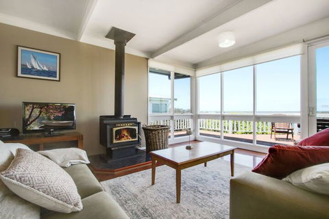 Metung Lake House - Holiday Adelaide 2