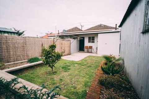 Stone At Rosewater Cosy Cottage Near Semaphore - Holiday Adelaide 4