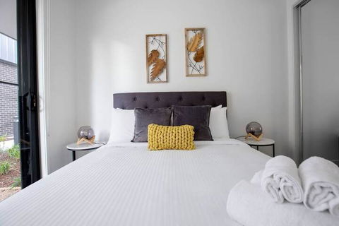 Elegant Stylish Living@mooneeponds Wifi/parking - Holiday Adelaide 4