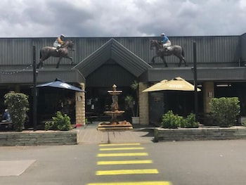 Blacktown Tavern - Holiday Adelaide 1