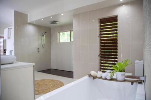 Absolute Lakefront Port Douglas - Holiday Adelaide 3