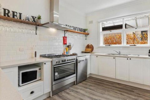White On Wright Clare - Holiday Adelaide 7