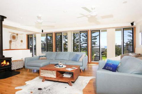 Shores Pet Friendly 1 Min Walk To Beach - Holiday Adelaide 0