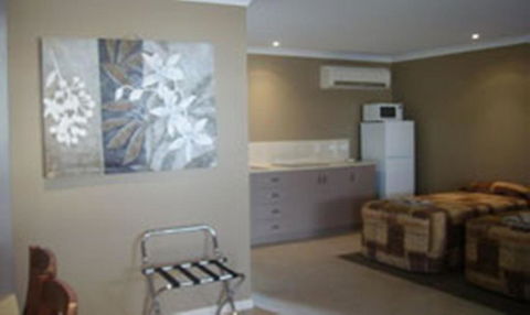 Cosmos Country Motor Inn - Holiday Adelaide 1