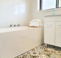 Marazul BEST DEAL Stone Bathtub WIFI Functional - Holiday Adelaide