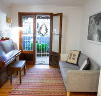 Charming Cottage With Leafy Courtyard - Holiday Adelaide