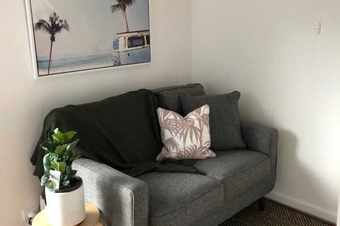 Sun-drenched 1 Bed Studio Apartment In Newtown - Holiday Adelaide 3
