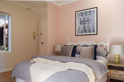 Sun-drenched 1 Bed Studio Apartment In Newtown - Holiday Adelaide 1