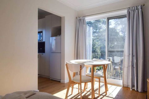 Sun-drenched 1 Bed Studio Apartment In Newtown - Holiday Adelaide 4